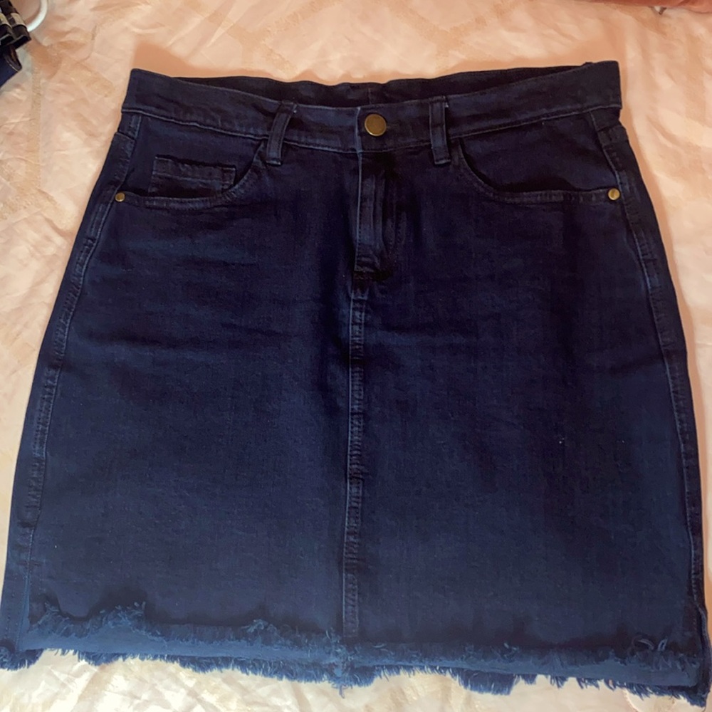 NWOT
LOLE Nightfall Blue Denim Mini Skirt Frayed Hem High Rise 5-Pocket Size 27